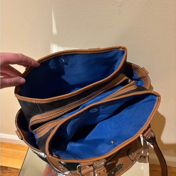 Elegant Black and Brown Handbag - Picture 3 of 4